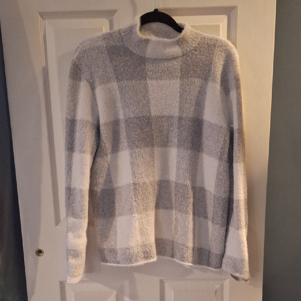 Chloe + Jasmine checkered mock neck sweater - Soft Gray and White L